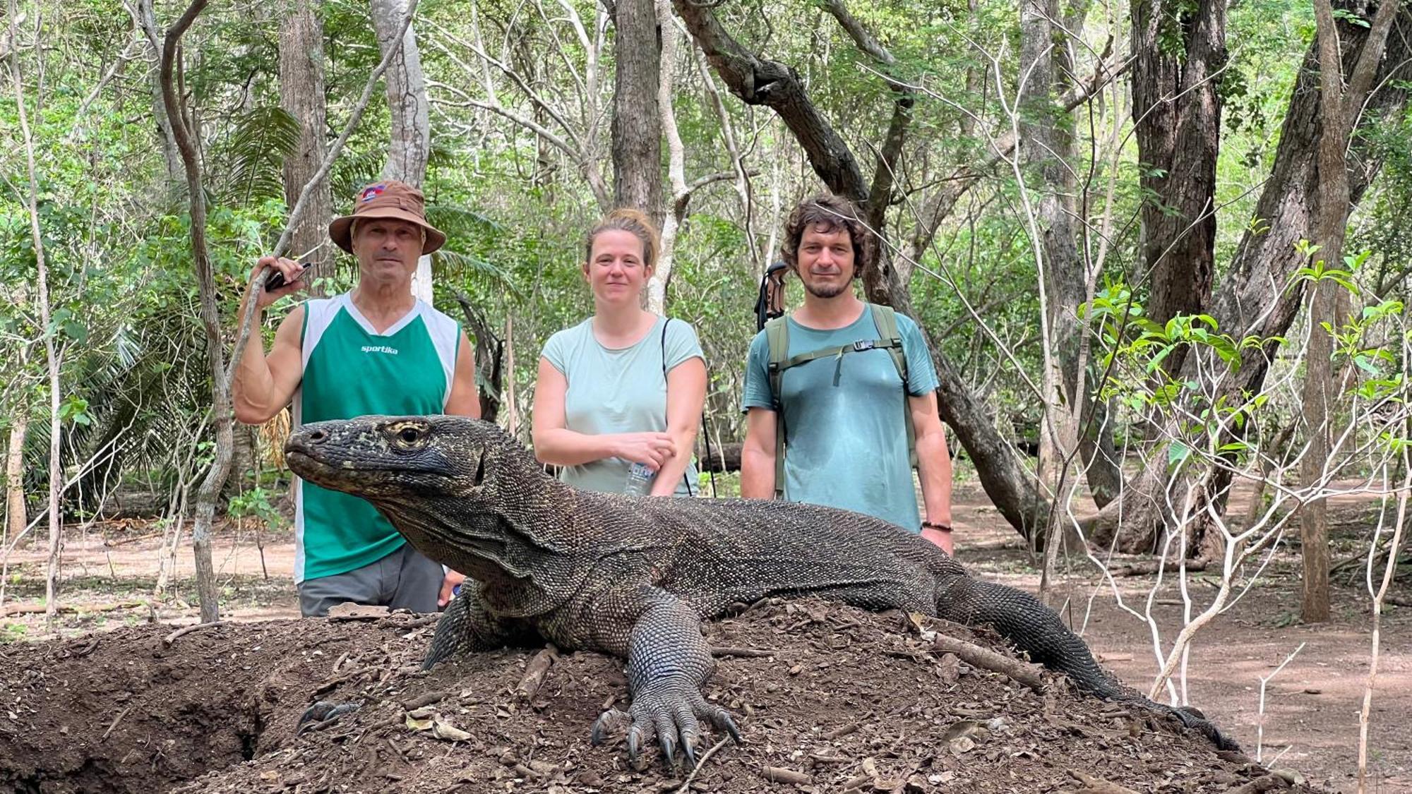 Jhuna Komodo Homestay Buitenkant foto