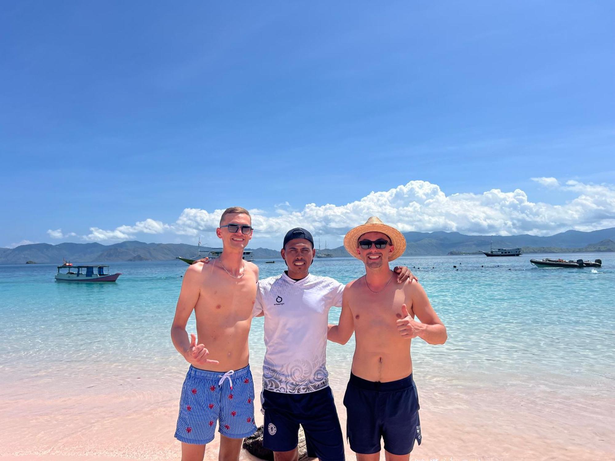 Jhuna Komodo Homestay Buitenkant foto