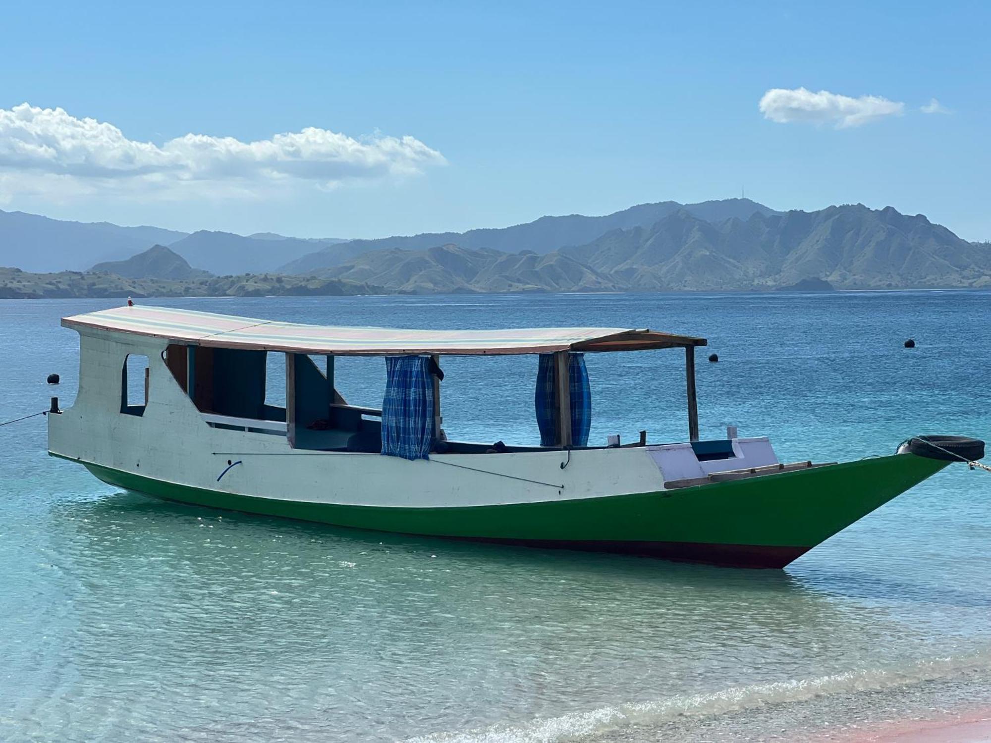 Jhuna Komodo Homestay Buitenkant foto