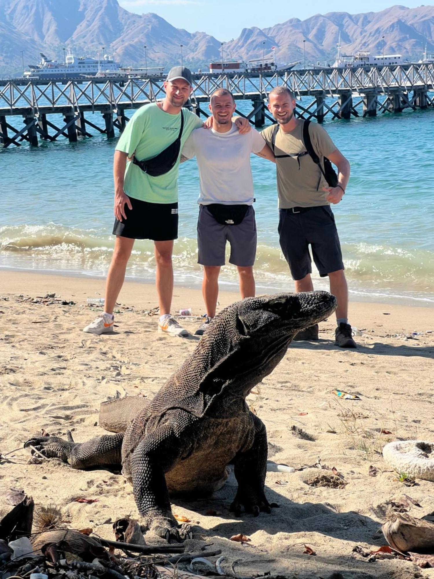 Jhuna Komodo Homestay Buitenkant foto