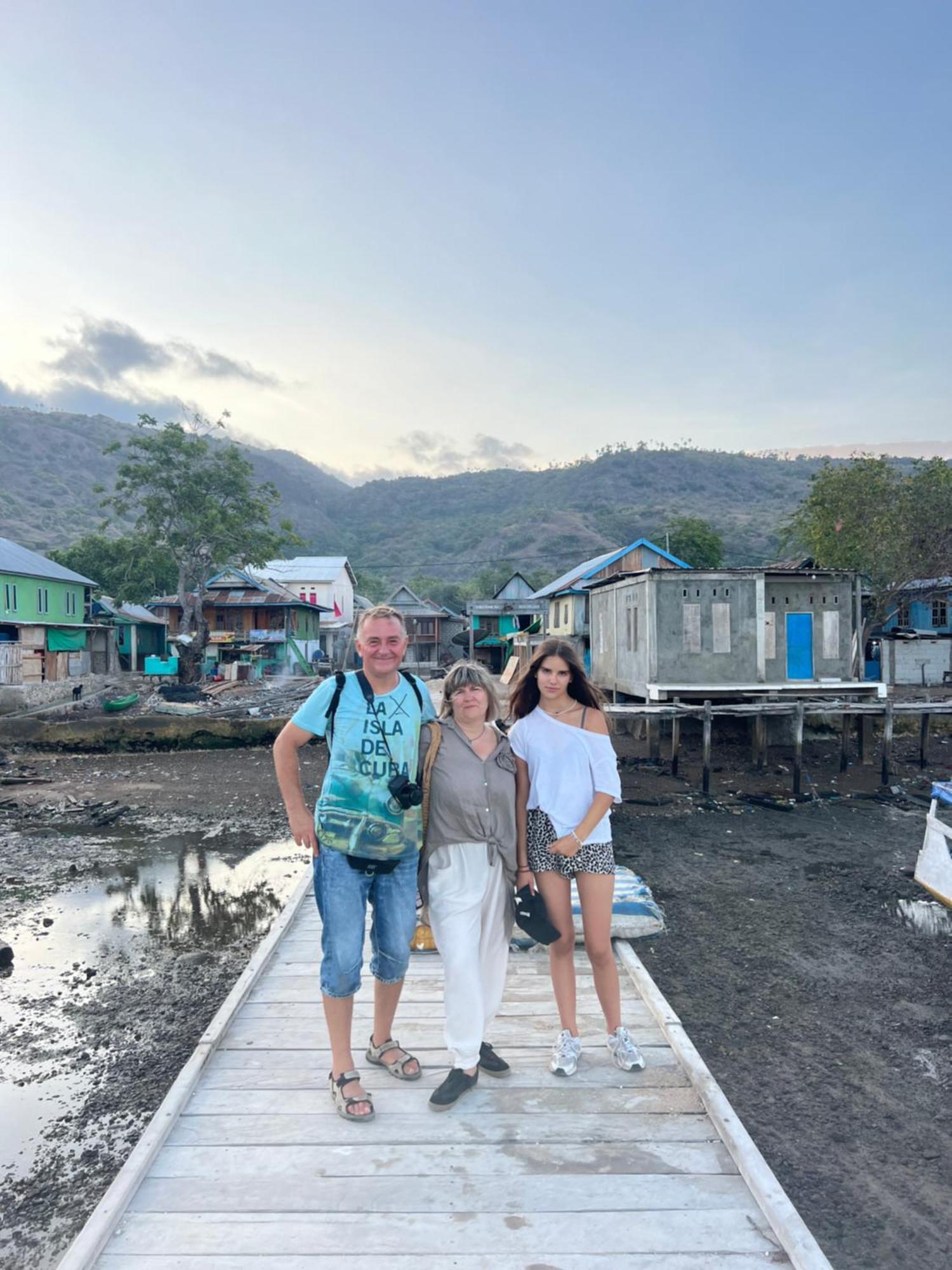 Jhuna Komodo Homestay Buitenkant foto
